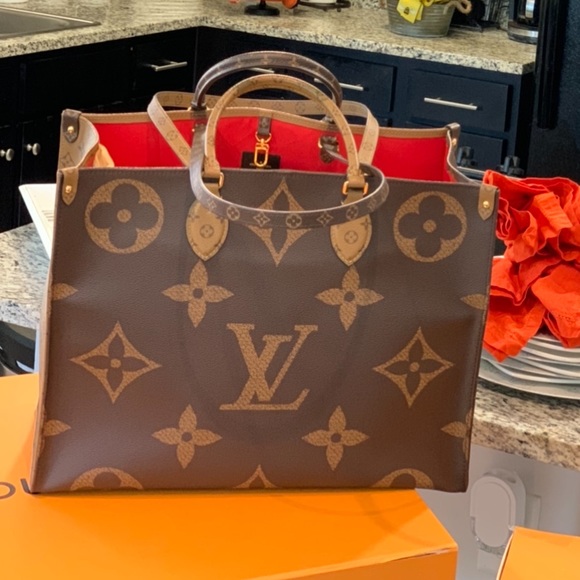 💕 LV Onthego w/ zipper organizer - Picture 1 of 14